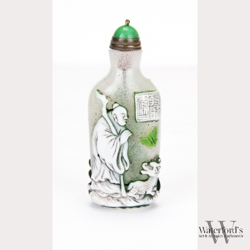 A Snowflake Peking Glass Snuff Bottle with Overlay