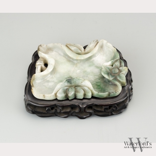 A Chinese Green and White Jadeite Lotus Palette