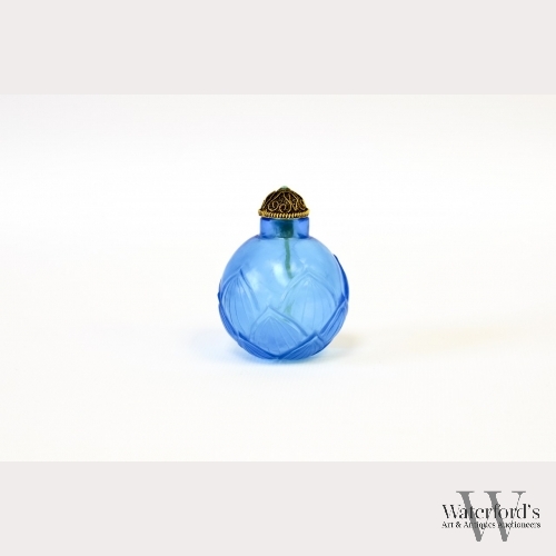 A Chinese Ovoid Peking Glass Snuff Bottle