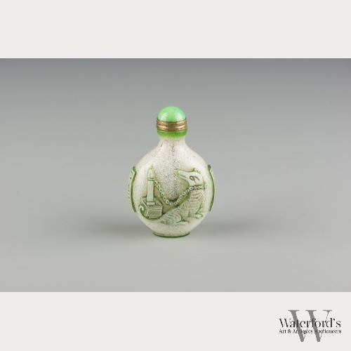 A Chinese Glass Snowflake Snuff Bottle