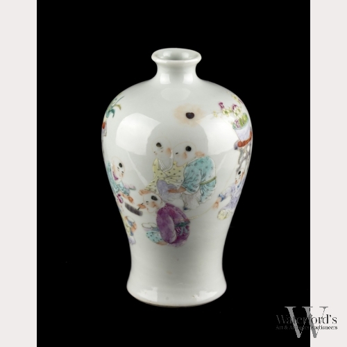 A Chinese Meiping Porcelain Vase, Qing Dynasty