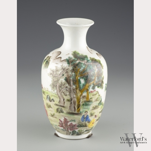 A Chinese Porcelain Vase, Qing Dynasty