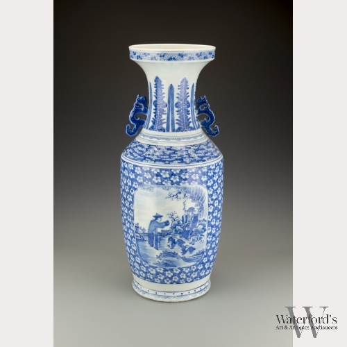 A Large Chinese Blue and White Porcelain Vase