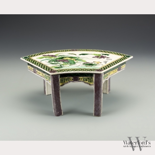 A Famille Verte Porcelain Stand. Qing Dynasty
