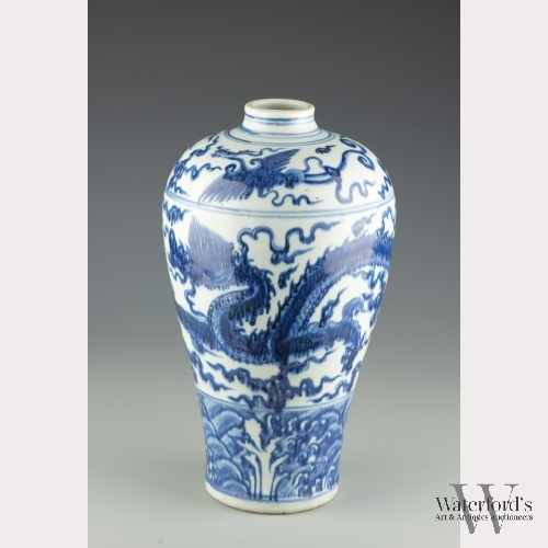 A Chinese Blue and White Vase with Sinuous Dragon